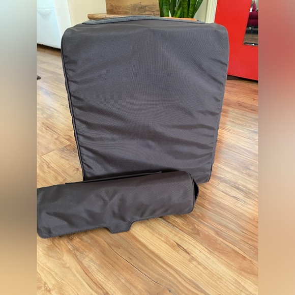 Louis vuitton Pegase 45 in Epi Orange with Raincoat Cover - Picture 2 of 16